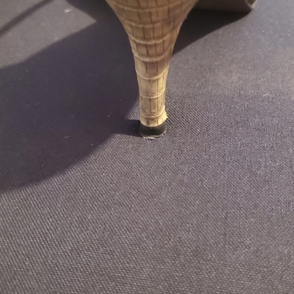 Used Banana Republic snakeskin heels - Picture 4 of 6